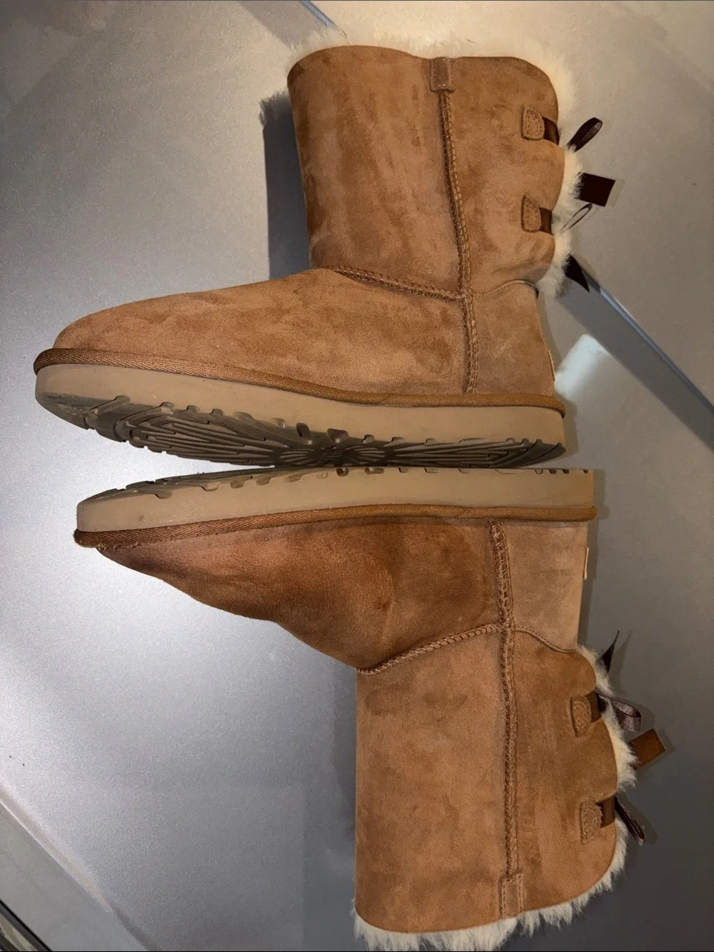 Ugg Bailey stained right shoes 10US bow back Sheerling lined make offer
